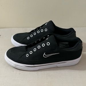Nike sneakers size 7 worn twice